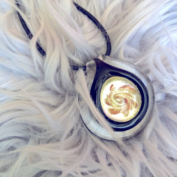 Jewelry - Hands Blown Glass Pendanr